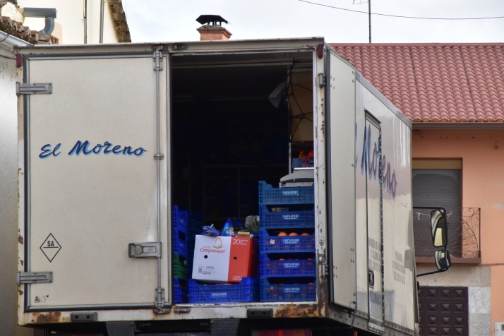 'El Moreno', el vendedor ambulante que recorre los pueblos de Salamanca por lealtad a los vecinos: "Si fuera por dinero, ya lo habría dejado" | Imagen 2