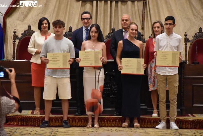 Paula P&eacute;rez, de Alba de Tormes, entre los cien mejores de la EBAU premiados por la USAL | Imagen 2
