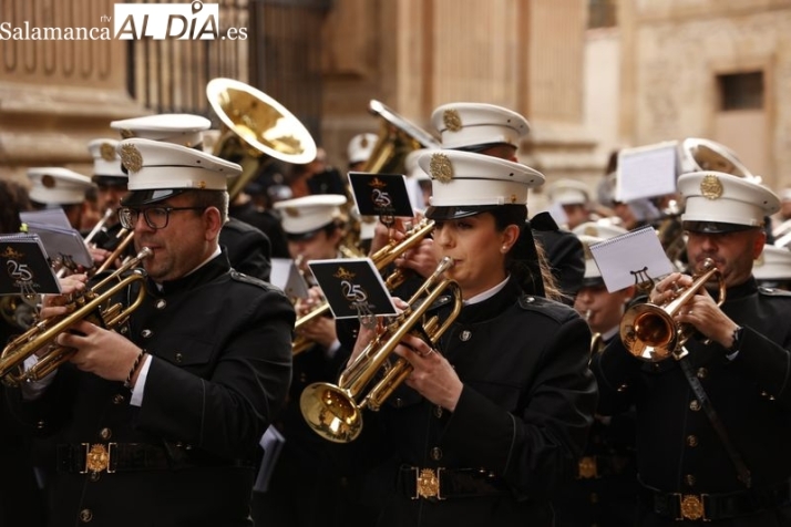 El sonido de la fe: melod&iacute;as que conmueven el alma en las calles de Salamanca | Imagen 1