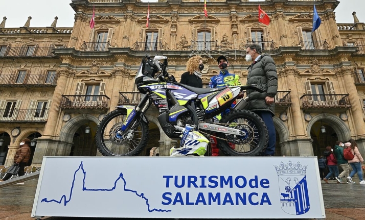 Foto 1 - El alcalde de Salamanca desea que Santolino vuelva a brillar en el Dakar 2022 