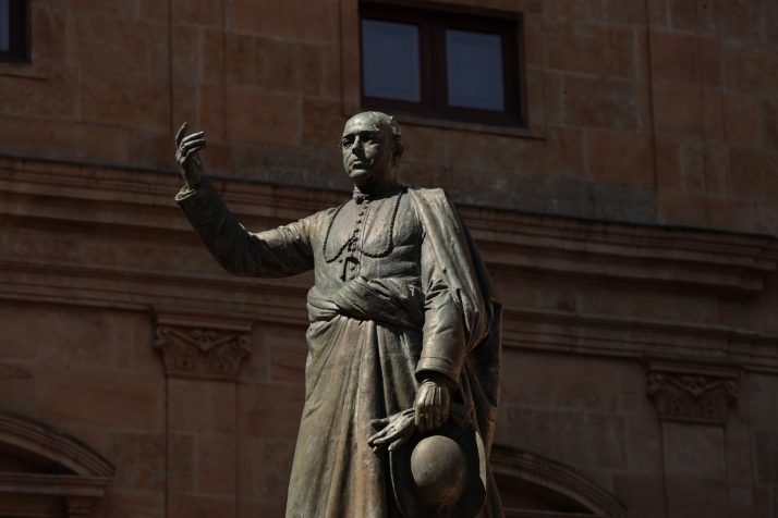 Las estatuas que narran la historia de Salamanca: un viaje por su patrimonio de bronce y piedra | Imagen 6