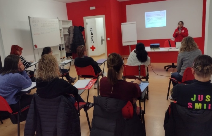 Cruz Roja inicia su curso de Atenci&oacute;n sociosanitaria todav&iacute;a con algunas plazas libres | Imagen 1