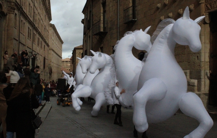 Los caballos m&aacute;gicos de A&eacute;reon tambi&eacute;n recorrer&aacute;n las calles mirobrigenses en horario matinal | Imagen 1