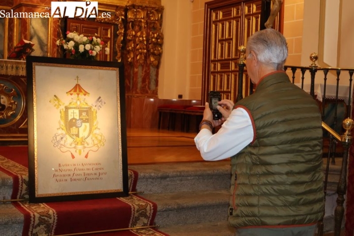 La Bas&iacute;lica de la Anunciaci&oacute;n estrena un nuevo escudo cargado de simbolog&iacute;a teresiana | Imagen 3
