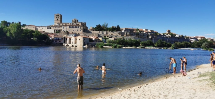 La acogedora playa fluvial para combatir la subida de temperaturas a solo una hora de Salamanca | Imagen 1