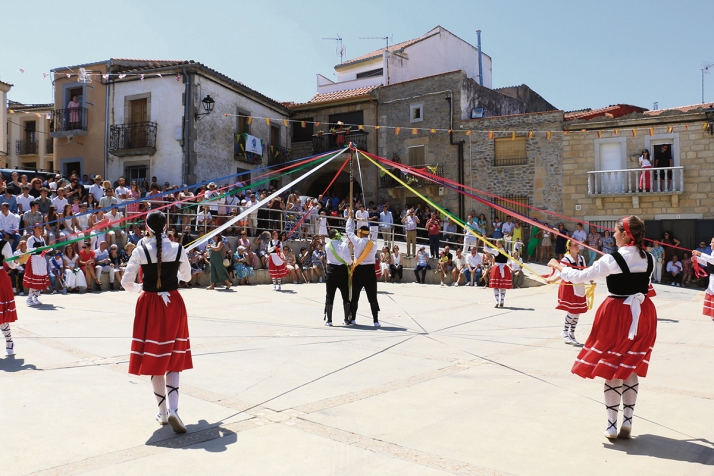 &ldquo;Con el ahorro en fiestas hemos comprado camas y sillones para la residencia&rdquo; | Imagen 1