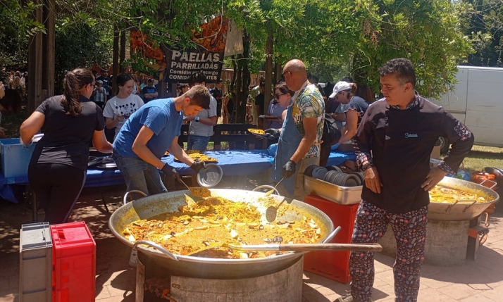 Gran ambiente en la Fiesta de Fin de Curso del Colegio Santa Isabel | Imagen 1