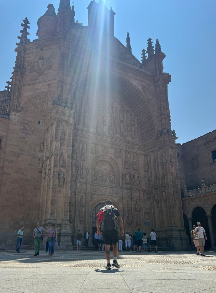 Un salmantino peregrina a pie desde Cantabria: 430 kil&oacute;metros y 1.035 euros por 'La Sonrisa de Mar&iacute;a' | Imagen 1