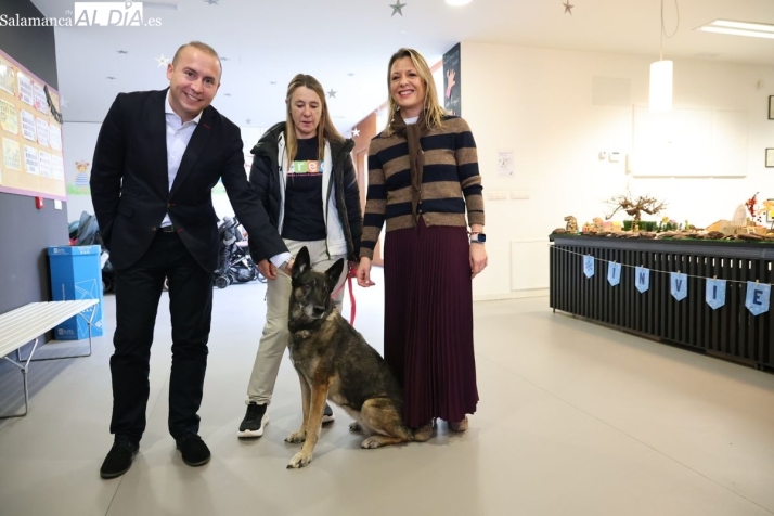 Un perro adiestrado ense&ntilde;a a los ni&ntilde;os salmantinos a cuidar de sus mascotas y prevenir el abandono | Imagen 2