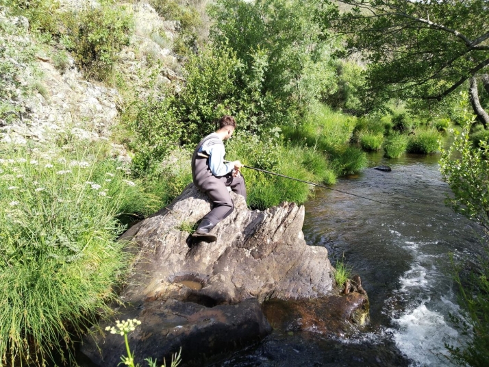La pasión por la pesca desde los 3 años de un joven salmantino: "Mi sueño es ser pescador profesional y acudir a campeonatos" | Imagen 2
