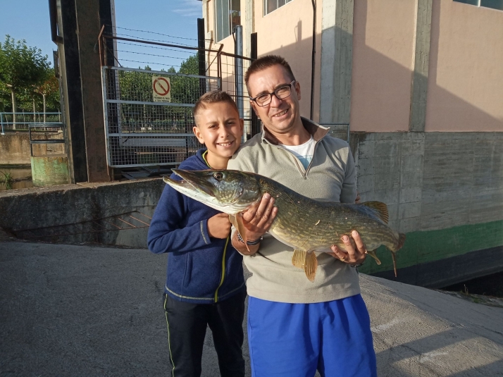 La pasión por la pesca desde los 3 años de un joven salmantino: "Mi sueño es ser pescador profesional y acudir a campeonatos" | Imagen 1