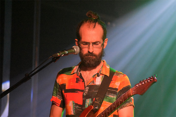 Miguel Losada, guitarrista de faLsantes