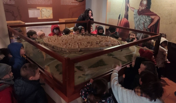 Alumnos de San Francisco estrenan las visitas guiadas al Centro de Interpretaci&oacute;n de las Fortificaciones | Imagen 1