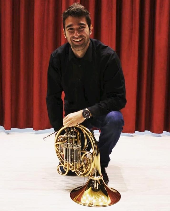 Olaf Jiménez posando con la trompa