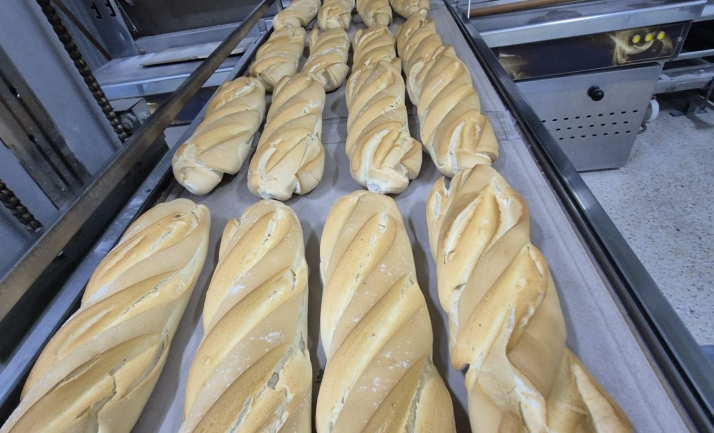 Raúl Pañero, el panadero que mantiene vivo un oficio 'en peligro de extinción' mientras Salamanca duerme | Imagen 1