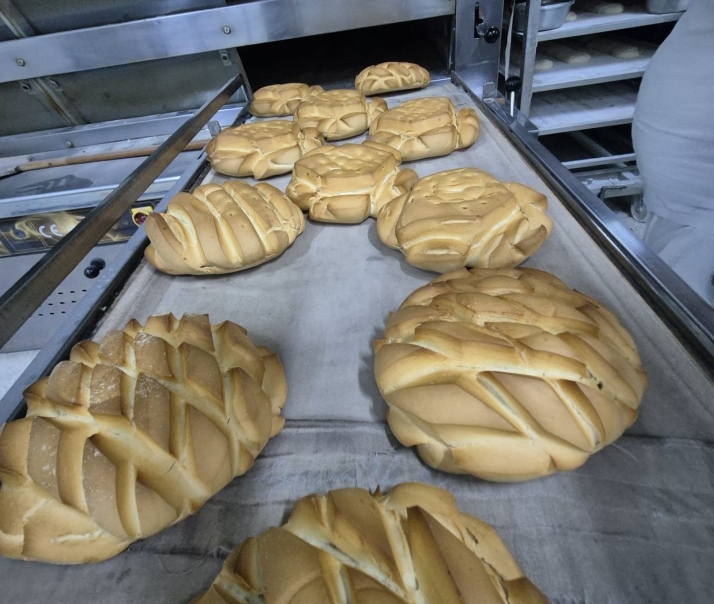 Raúl Pañero, el panadero que mantiene vivo un oficio 'en peligro de extinción' mientras Salamanca duerme | Imagen 2