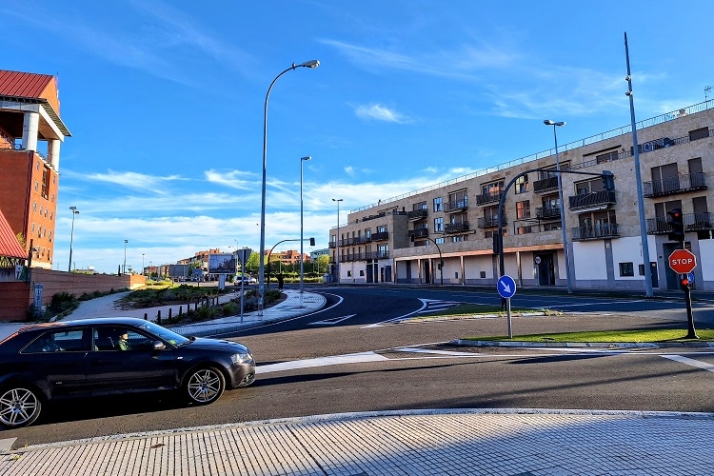 Saavedra y Fajardo cortada 8 meses, &iquest;por qu&eacute; no se ha aprovechado para mejorar esta vieja traves&iacute;a? | Imagen 1