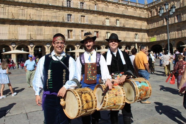 La historia del joven tamborilero que har&aacute; sonar en la Plaza Mayor los bailes perdidos de Pe&ntilde;aparda | Imagen 1