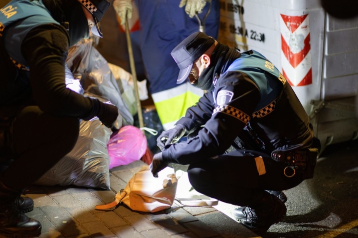 V&Iacute;DEO y FOTOS | Una noche de patrulla con la Polic&iacute;a Local de Salamanca: "Trabajamos cuando la ciudad duerme y descansamos cuando vive" | Imagen 3