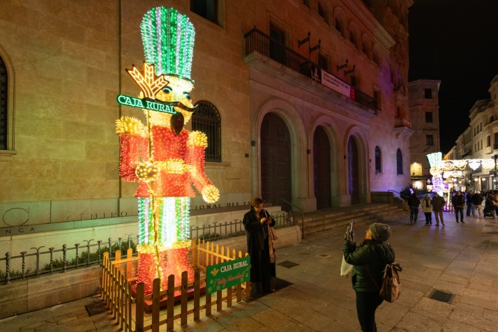 10 escenarios imprescindibles para conseguir el 'selfie' navideño perfecto en Salamanca | Imagen 1