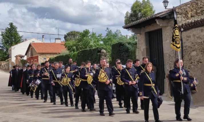 La Banda de Cornetas y Tambores Esperanza lleva sus sones a San Felices de los Gallegos | Imagen 1