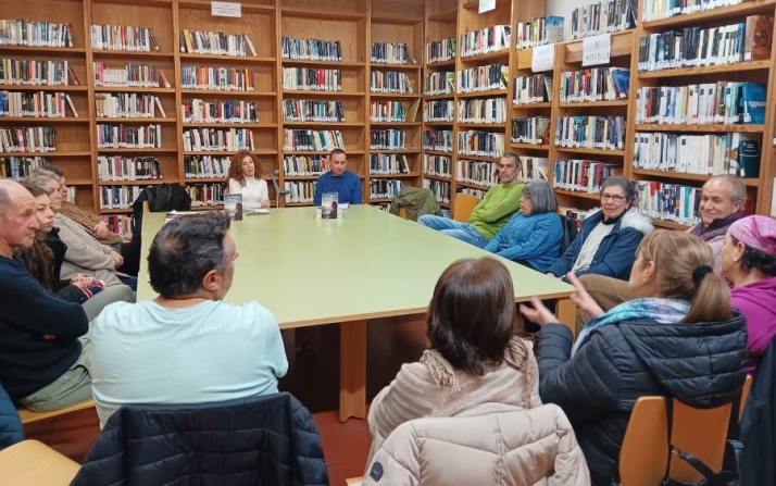 Miguel Hern&aacute;ndez presenta su libro &lsquo;La mujer exiliada&rsquo; en Mirolibro | Imagen 1