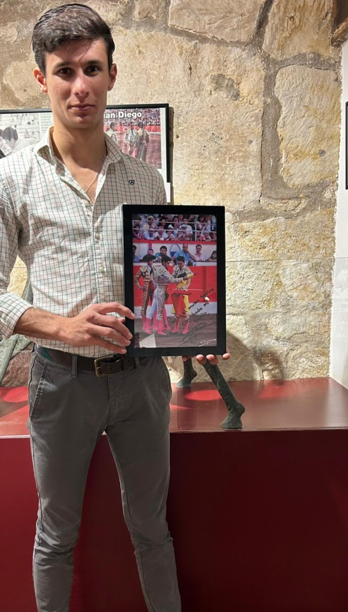 Un recuerdo para la historia: Diosleguarde 'cuelga' su alternativa en el Museo Taurino | Imagen 1