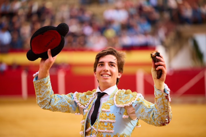 Foto 2 - El novillero salmantino Julio Norte corta tres orejas en la semifinal del Circuito de Andaluc&iacute;a
