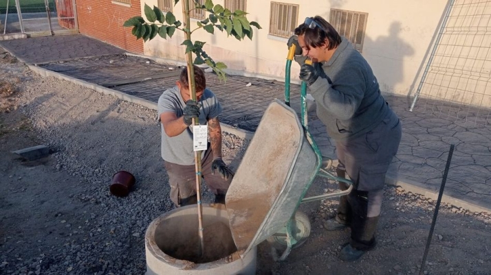 El Encinar estrena una renovada zona deportiva gracias al AFE de alba&ntilde;iler&iacute;a de Terradillos | Imagen 1