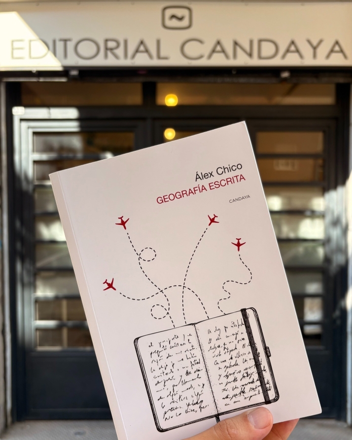 "El viajero enciende sus sentidos; el turista solo enciende su tel&eacute;fono m&oacute;vil&rdquo;.  Alex Chico presenta su &uacute;ltimo libro, Geograf&iacute;a escrita | Imagen 1