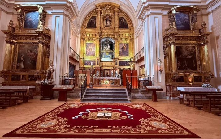 Un lecho de arte y devoci&oacute;n para Santa Teresa en su veneraci&oacute;n p&uacute;blica | Imagen 1