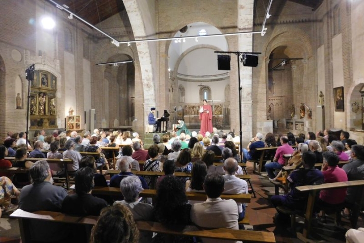 La luz de 'Arcos y Ecos' abarrota la iglesia de San Juan de Alba de Tormes | Imagen 1