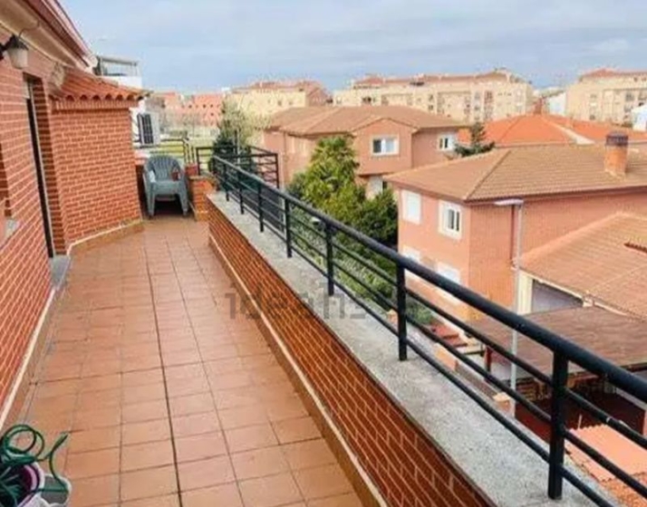 ¿Quieres vivir en un ático? En Salamanca y su alfoz los tienes desde 45.000 euros | Imagen 3