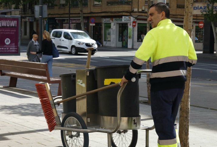 Bienvenido Herrero, tres décadas velando por la limpieza de Salamanca: "La educación de la gente es brutal" | Imagen 4