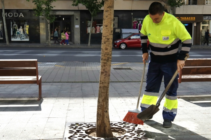 Bienvenido Herrero, tres décadas velando por la limpieza de Salamanca: "La educación de la gente es brutal" | Imagen 1