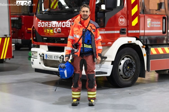 Cenar con el uniforme puesto: la otra cara de la Nochebuena en Salamanca | Imagen 2
