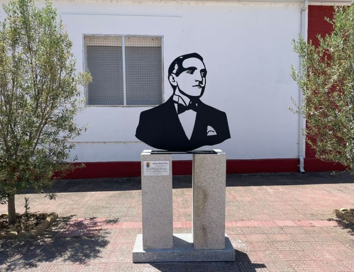Busto de Andrés Alonso Polo en Pedrosillo de Alba