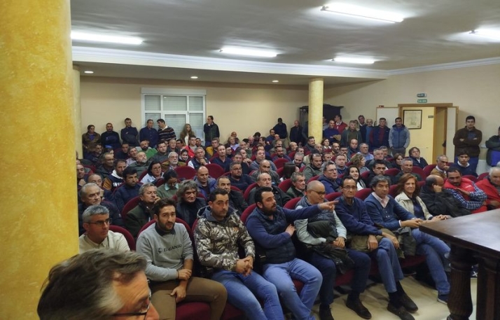 Ganaderos de Salamanca reclaman en Tamames más veterinarios y flexibilidad contra la Dermatosis | Imagen 1