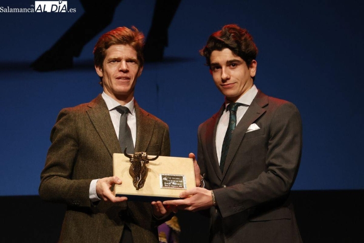 &quot;Muchos j&oacute;venes se acercan y se dan cuenta que no somos 's&aacute;dicos' ni 'personas insensibles' y que la tauromaquia no es lo que les han contado&quot; | Imagen 1