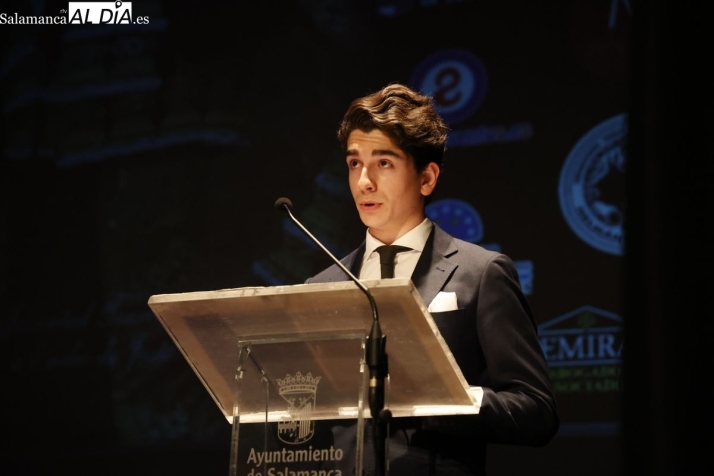 &quot;Muchos j&oacute;venes se acercan y se dan cuenta que no somos 's&aacute;dicos' ni 'personas insensibles' y que la tauromaquia no es lo que les han contado&quot; | Imagen 2