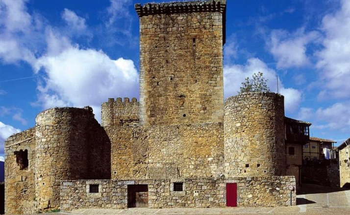 El pueblo de Salamanca de s&oacute;lidas murallas ideal para una escapada de un d&iacute;a  | Imagen 1