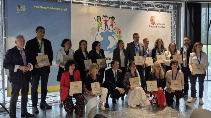 El CEIP Santa Teresa luce con orgullo su sello de 'Centro Educativo Sostenible' | Imagen 1