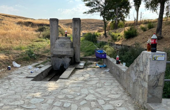 El botell&oacute;n vuelve a El Cornezuelo y lo convierte en un peque&ntilde;o basurero a cielo abierto | Imagen 1