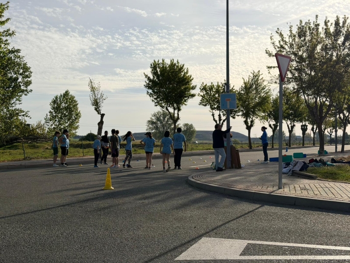 Foto 2 - Villamayor saca la Educaci&oacute;n F&iacute;sica a la calle con una jornada deportiva e inclusiva