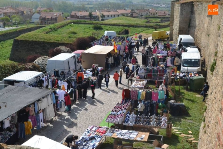 Foto 1 - Los vendedores del mercadillo comunican su intención de instalarse el sábado