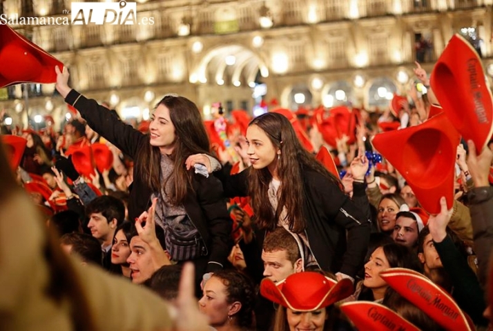 &iexcl;Lleg&oacute; el d&iacute;a! Todo listo para los 20.000 j&oacute;venes que abarrotar&aacute;n la Plaza Mayor en el Fin de A&ntilde;o Universitario | Imagen 1