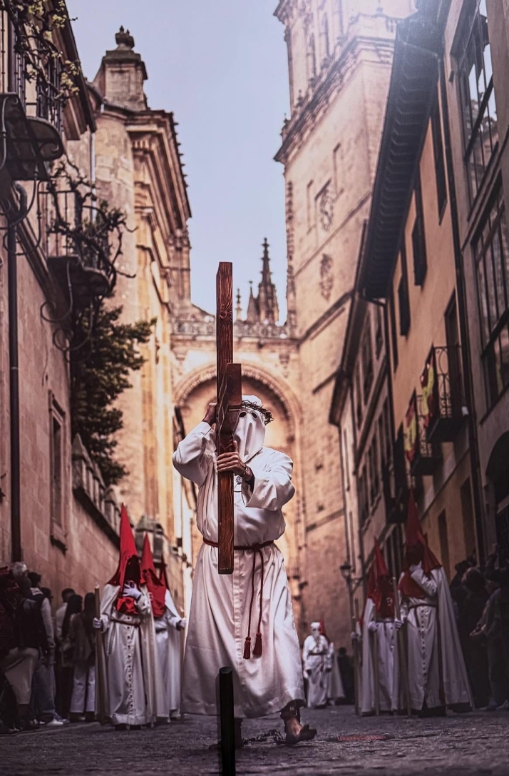 FOTOS | Una imagen de la procesi&oacute;n de la Hermandad Universitaria anunciar&aacute; la Semana Santa de Salamanca 2026 | Imagen 3