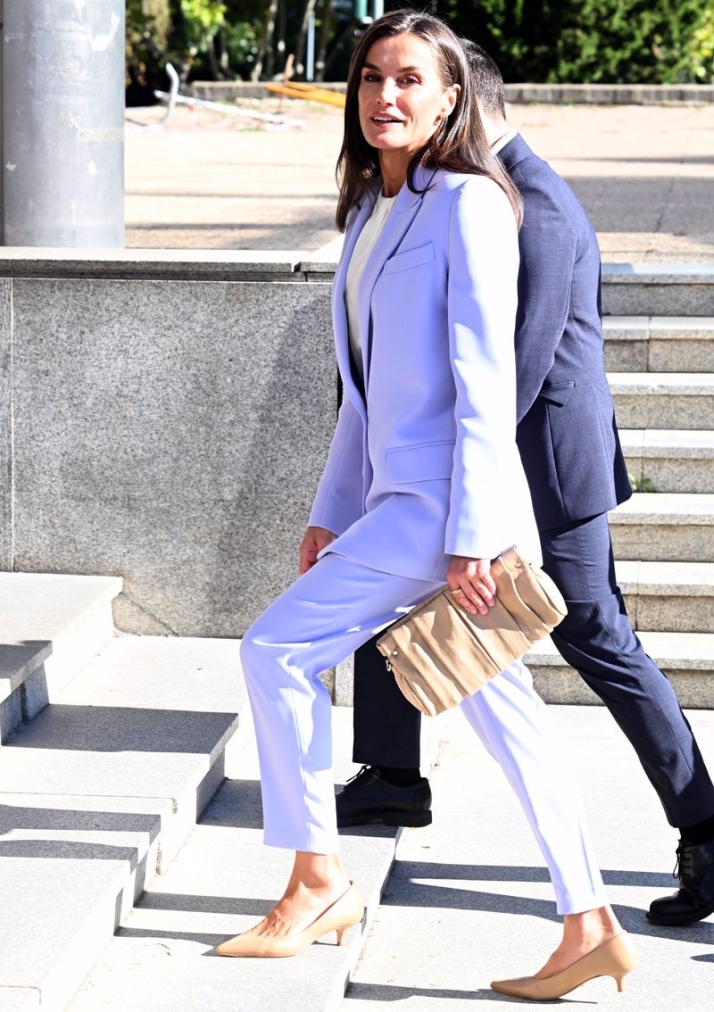 La Reina Letizia recupera uno de sus trajes m&aacute;s virales y favorecedores | Imagen 1