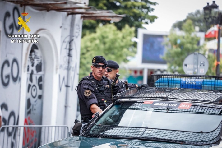 M&aacute;s de 200 agentes, un helic&oacute;ptero y drones para blindar el final de etapa de La Vuelta en Guijuelo | Imagen 3