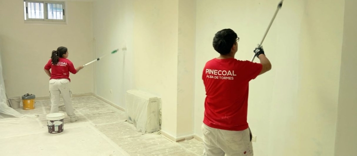 El programa PINECOAL renueva la imagen del Hogar de Jubilados 'El Espol&oacute;n' | Imagen 1